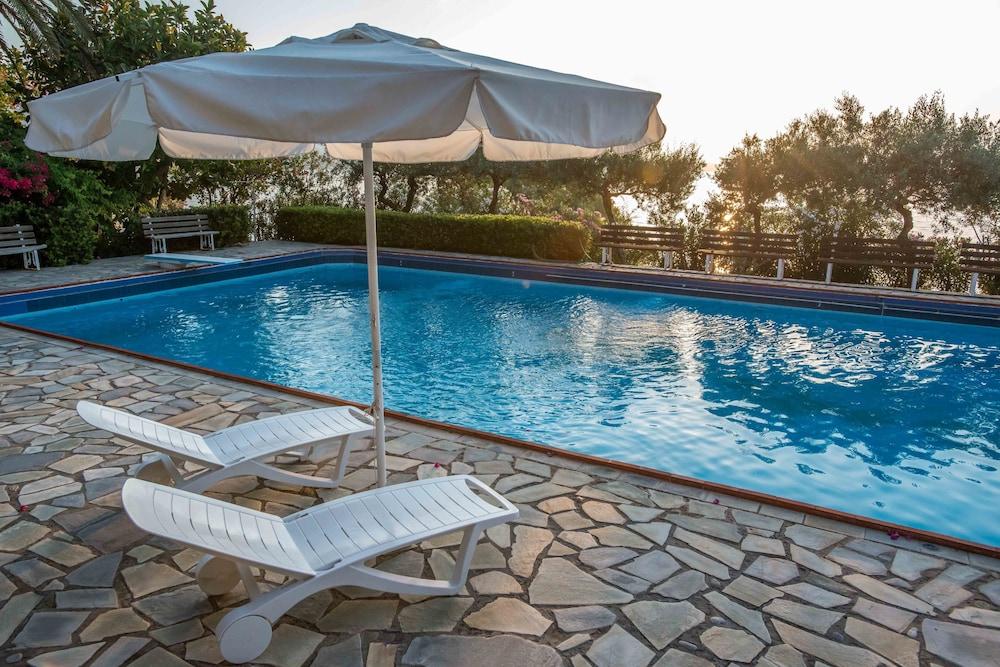Douka Sea Front Residencies *