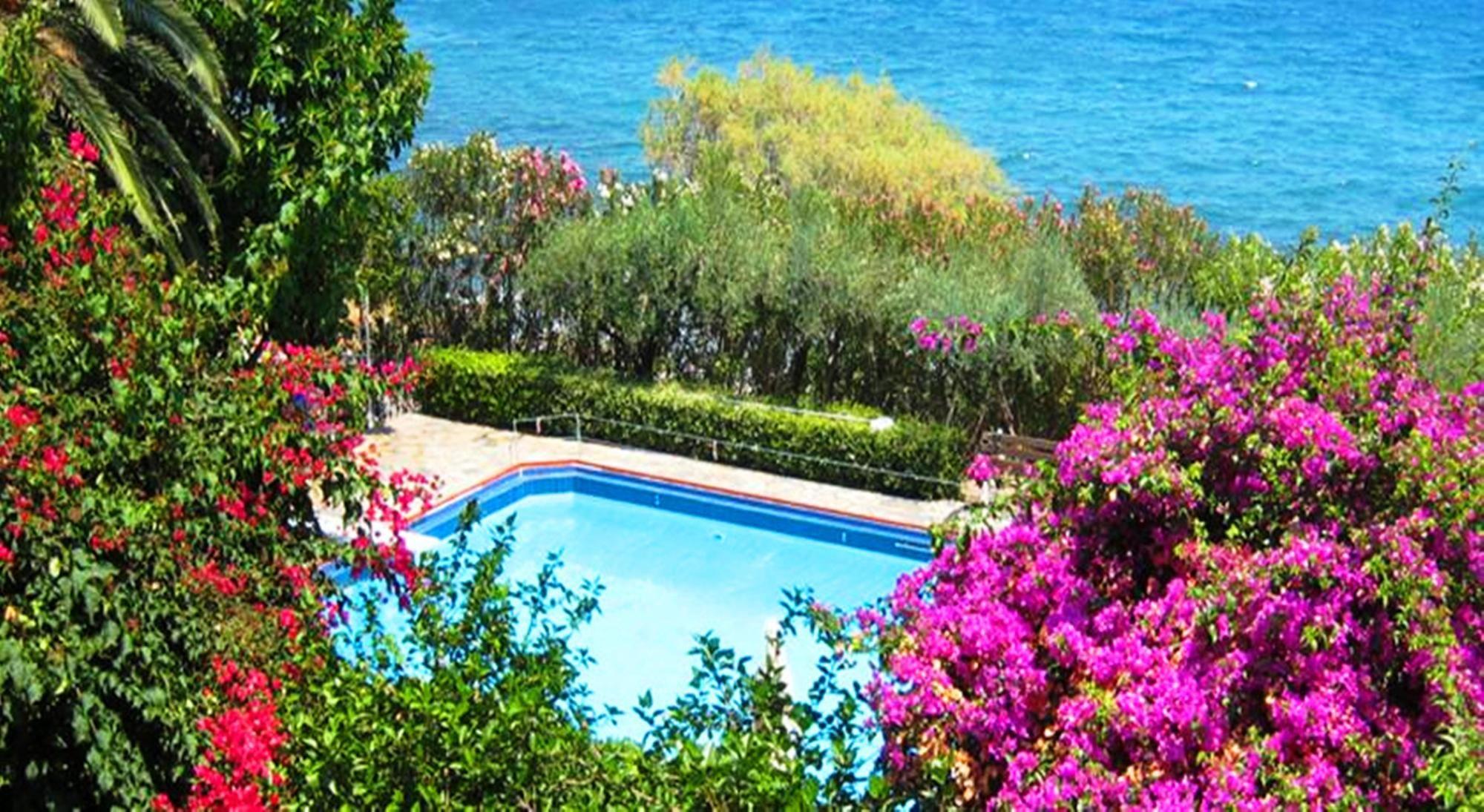 Apartment Douka Sea Front Residencies